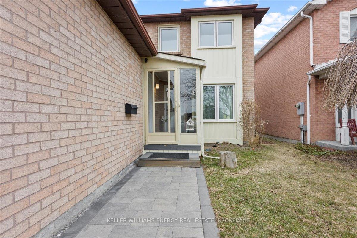 Photo 4 of 667 Monarch Avenue, Ajax, South West — HOMEH