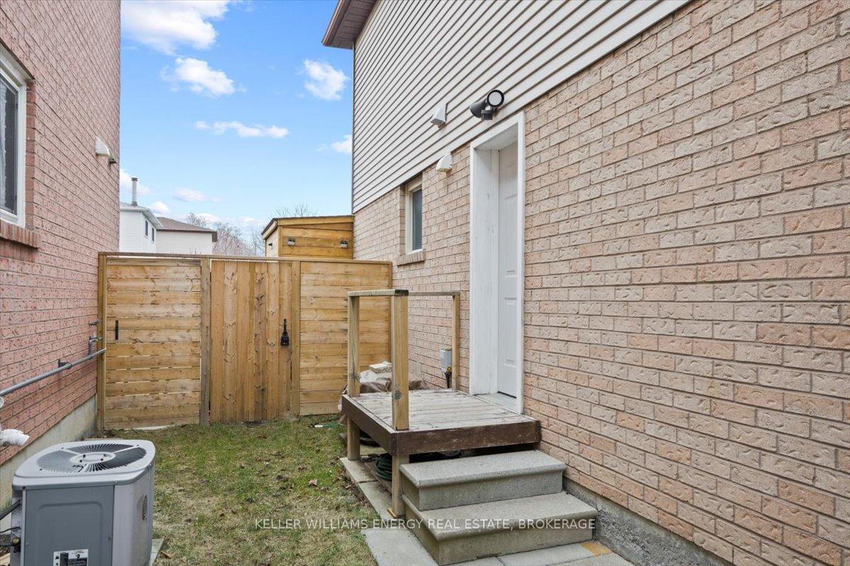 Photo 32 of 667 Monarch Avenue, Ajax, South West — HOMEH