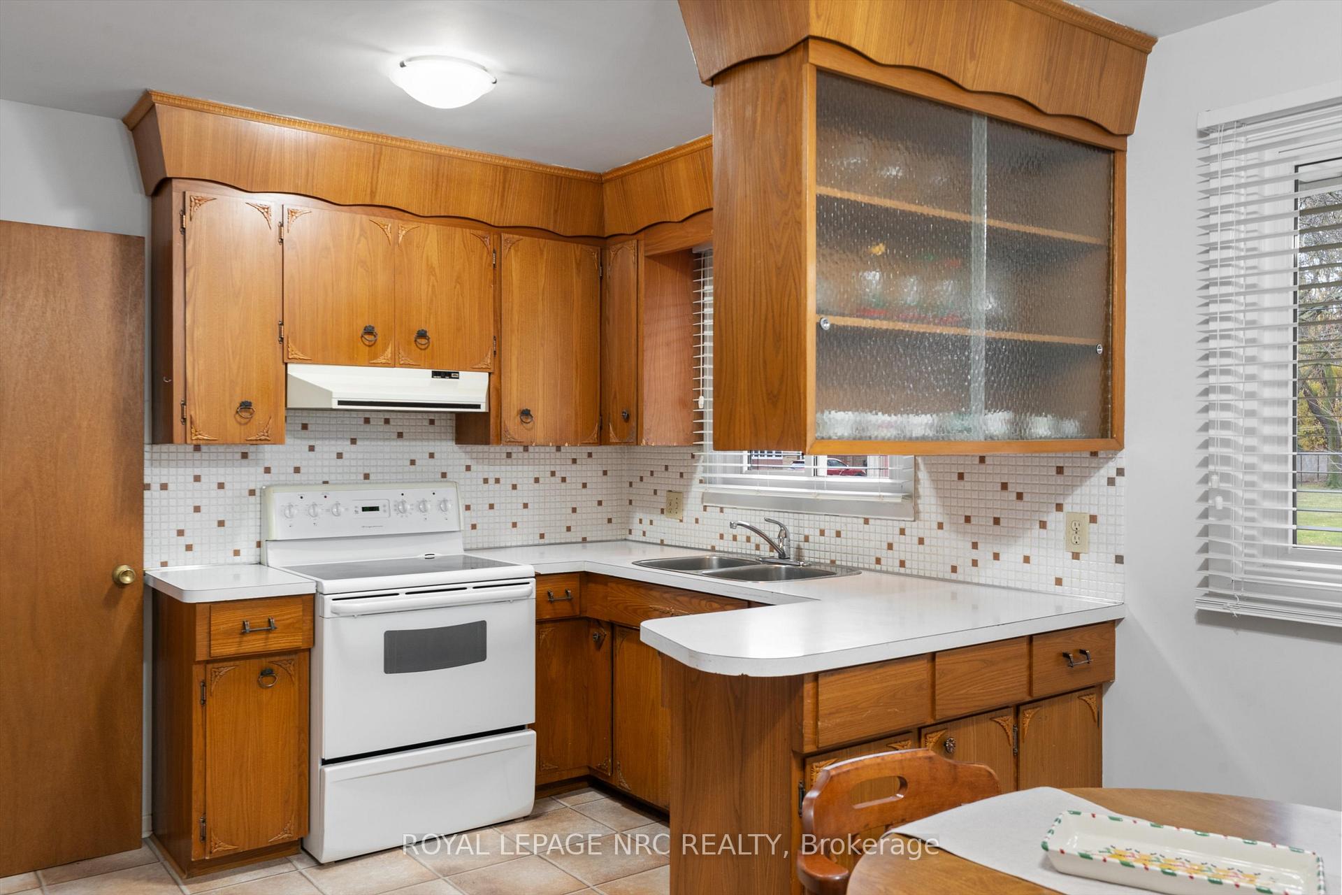 Photo 10 of 65 Windward Street, St. Catharines, Carlton/Bunting — HOMEH