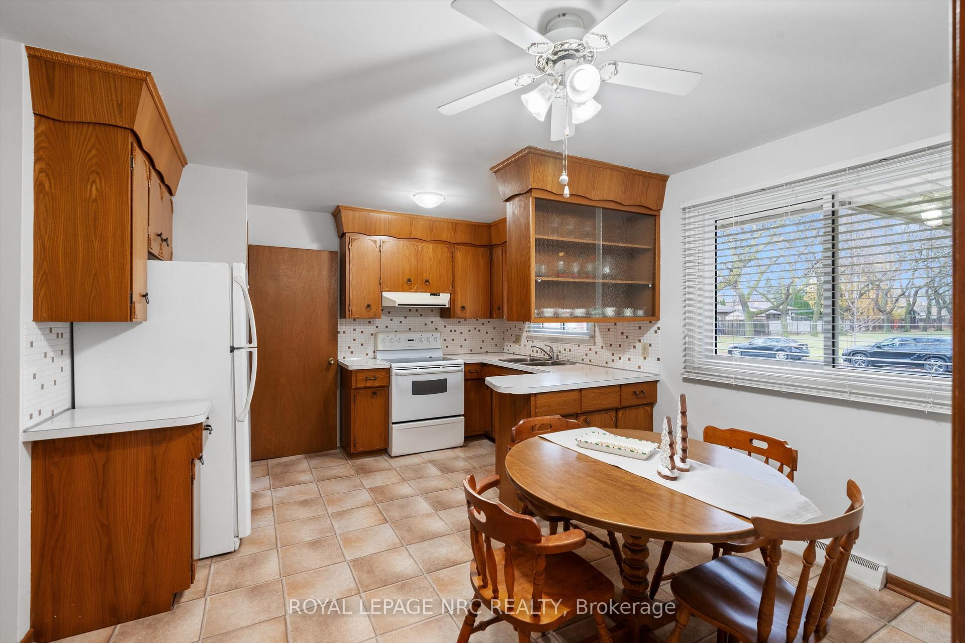 Photo 12 of 65 Windward Street, St. Catharines, Carlton/Bunting — HOMEH