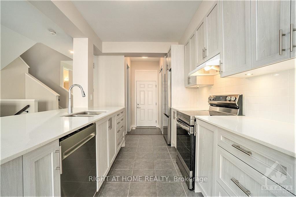 Photo 12 of 128 Hackamore Crescent, Ottawa, Goulbourn Twp From Franktown Rd/South To Rideau — HOMEH