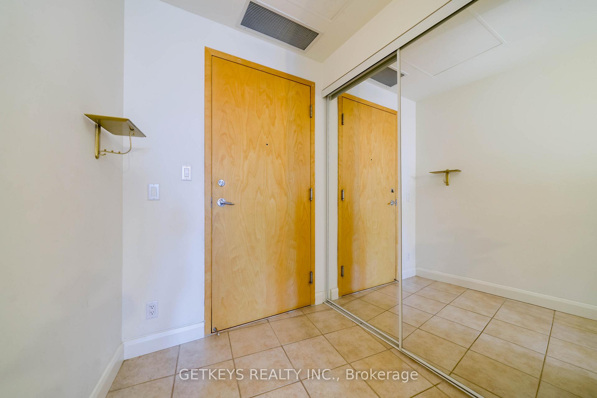 Photo 2 of Unit 908, 700 King Street, Toronto, Niagara — HOMEH