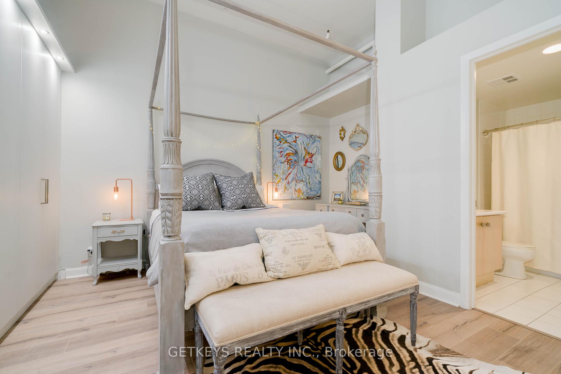 Photo 3 of Unit 908, 700 King Street, Toronto, Niagara — HOMEH