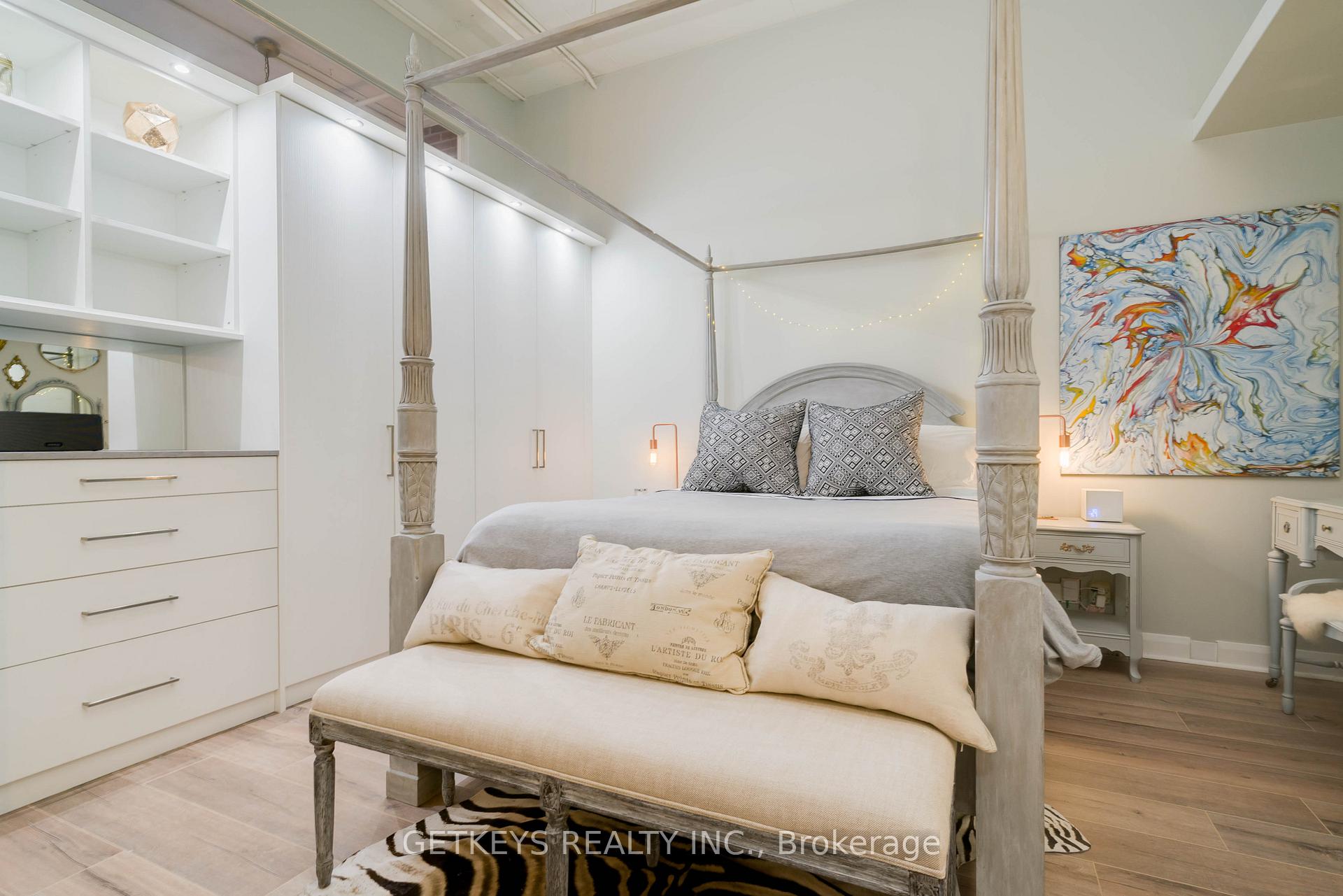 Photo 4 of Unit 908, 700 King Street, Toronto, Niagara — HOMEH