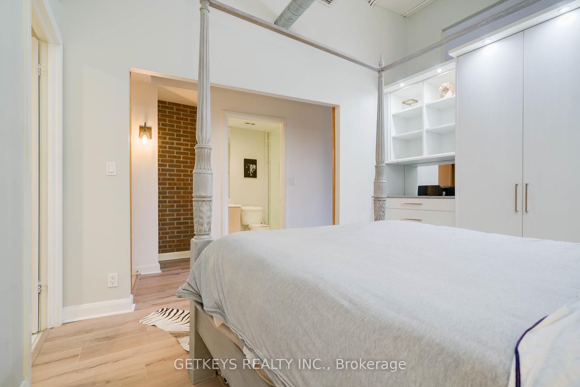 Photo 6 of Unit 908, 700 King Street, Toronto, Niagara — HOMEH
