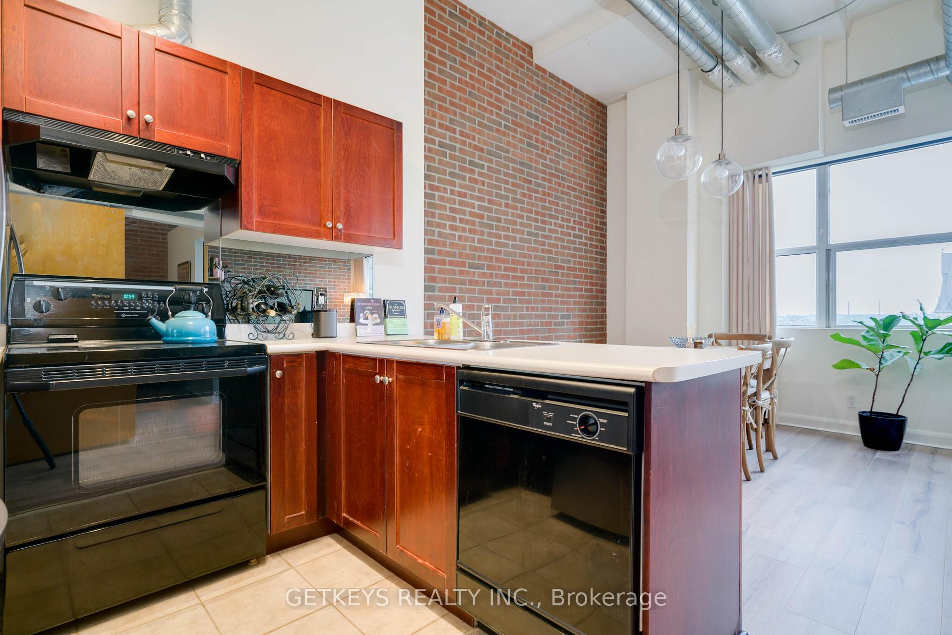 Photo 9 of Unit 908, 700 King Street, Toronto, Niagara — HOMEH