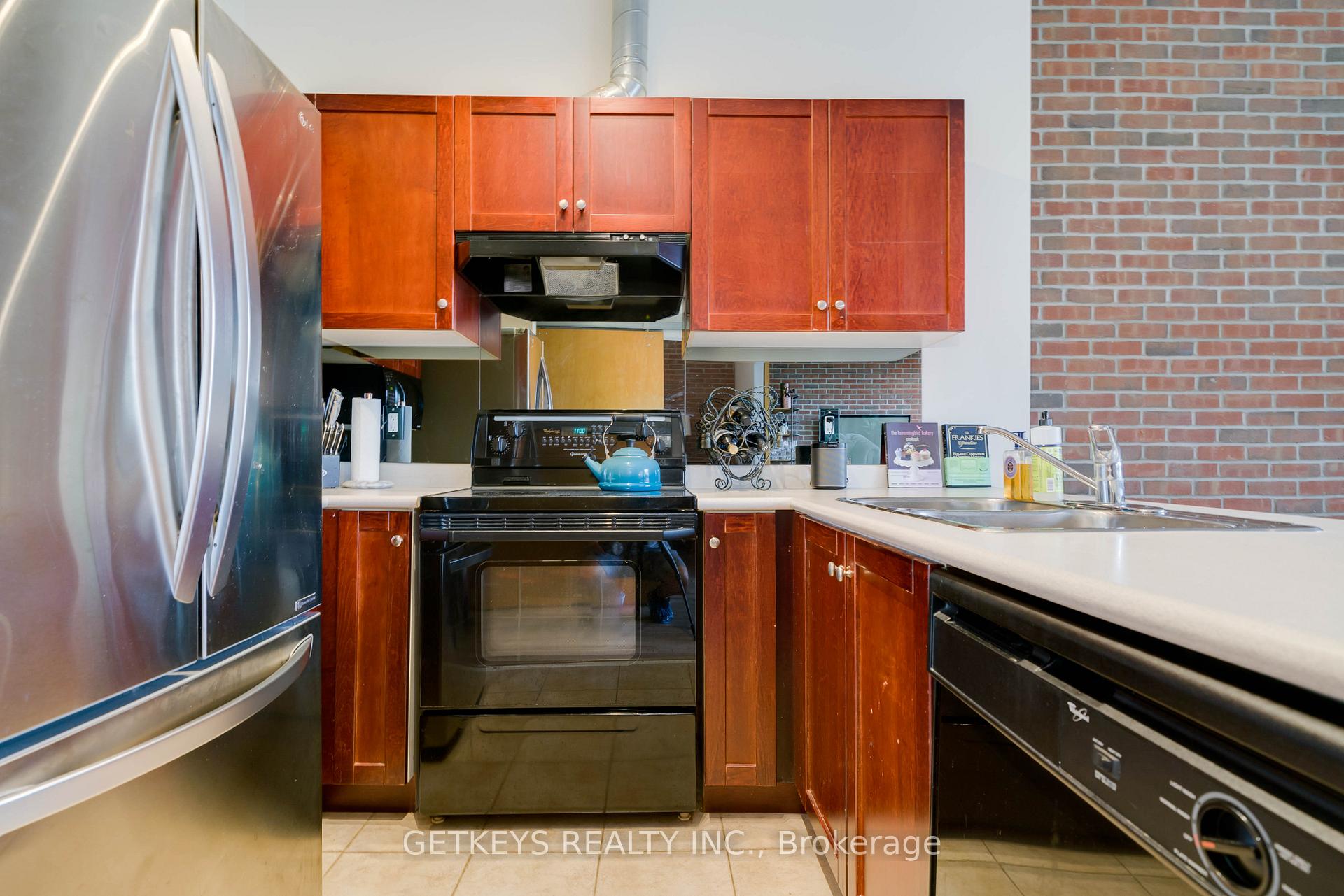 Photo 10 of Unit 908, 700 King Street, Toronto, Niagara — HOMEH