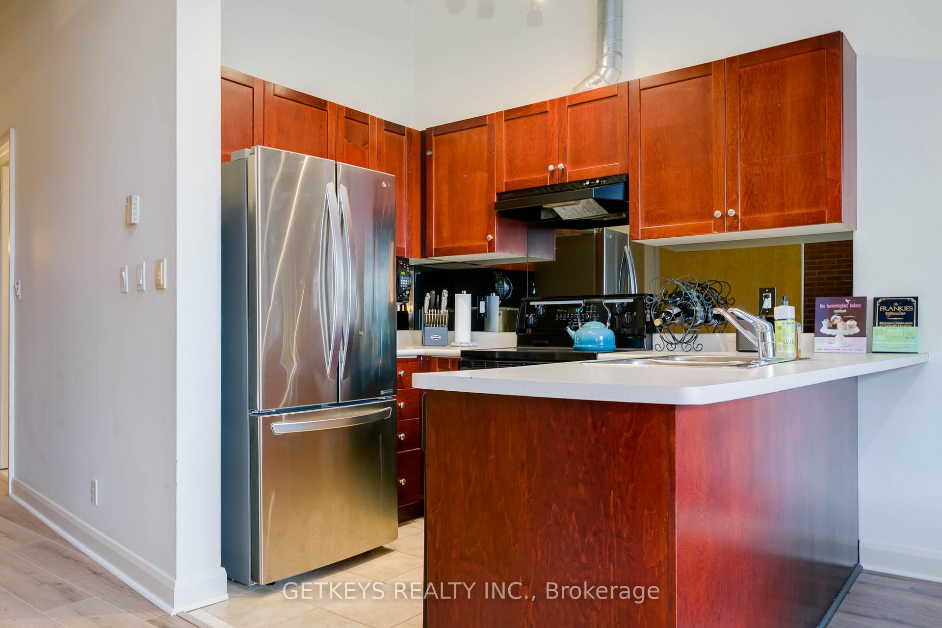 Photo 11 of Unit 908, 700 King Street, Toronto, Niagara — HOMEH