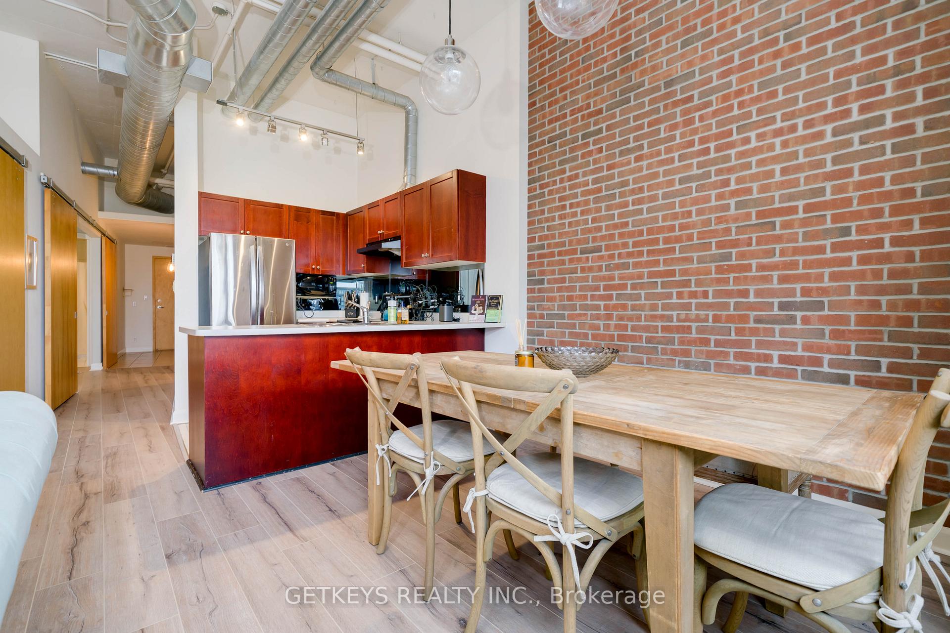 Photo 14 of Unit 908, 700 King Street, Toronto, Niagara — HOMEH