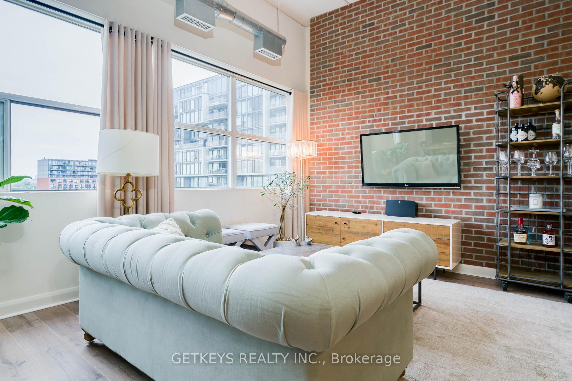 Photo 15 of Unit 908, 700 King Street, Toronto, Niagara — HOMEH