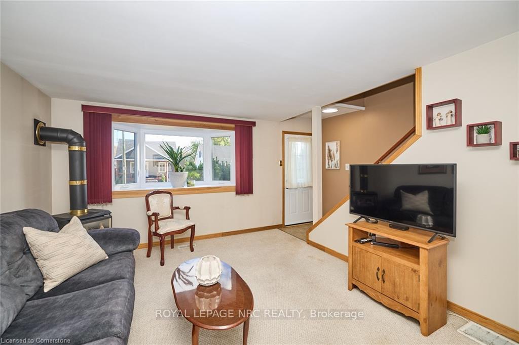 Photo 3 of 37 Shakespeare Avenue, St. Catharines, Haig — HOMEH