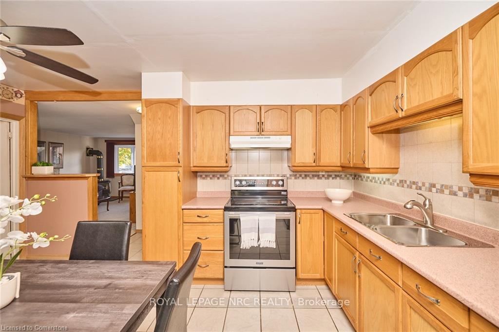 Photo 5 of 37 Shakespeare Avenue, St. Catharines, Haig — HOMEH