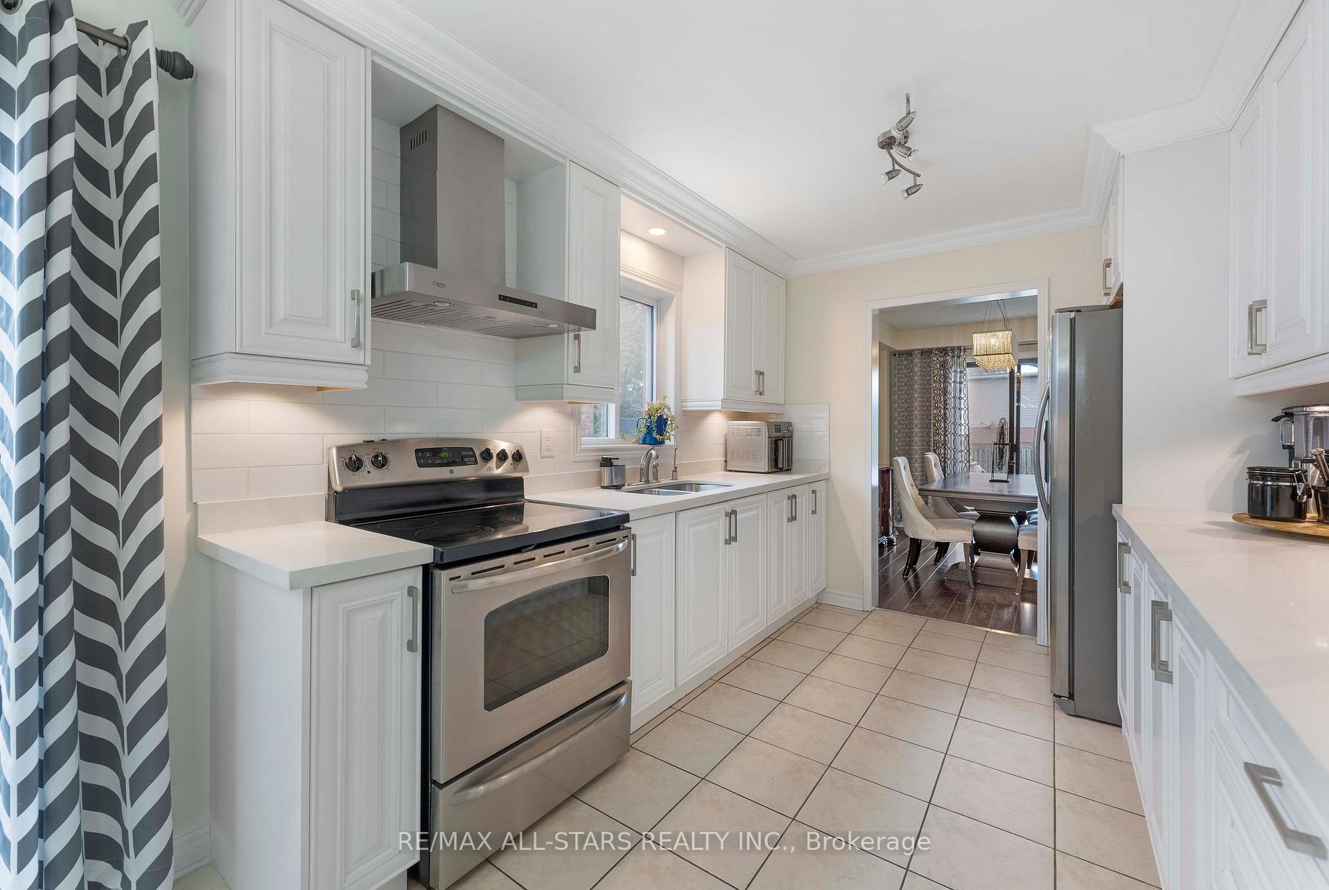 Photo 8 of 39 Kyle Crescent, Georgina, Keswick North — HOMEH