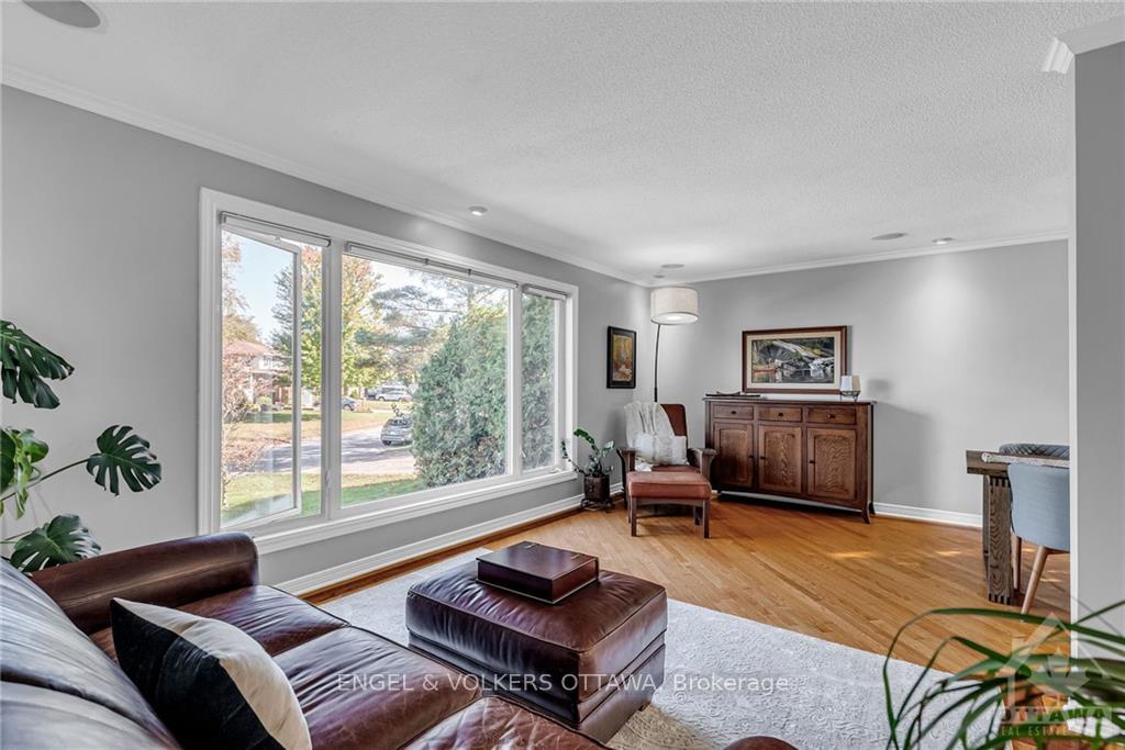 Photo 5 of 22 Stroughton Crescent, Ottawa, Munster — HOMEH