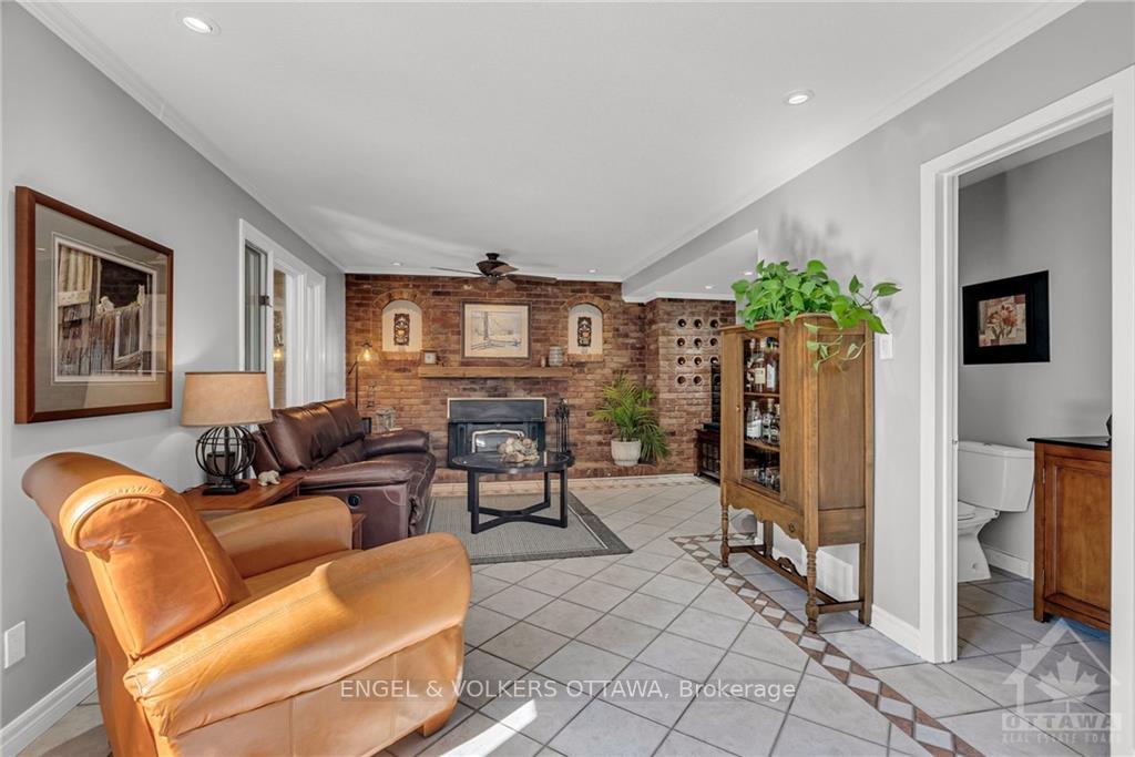 Photo 10 of 22 Stroughton Crescent, Ottawa, Munster — HOMEH