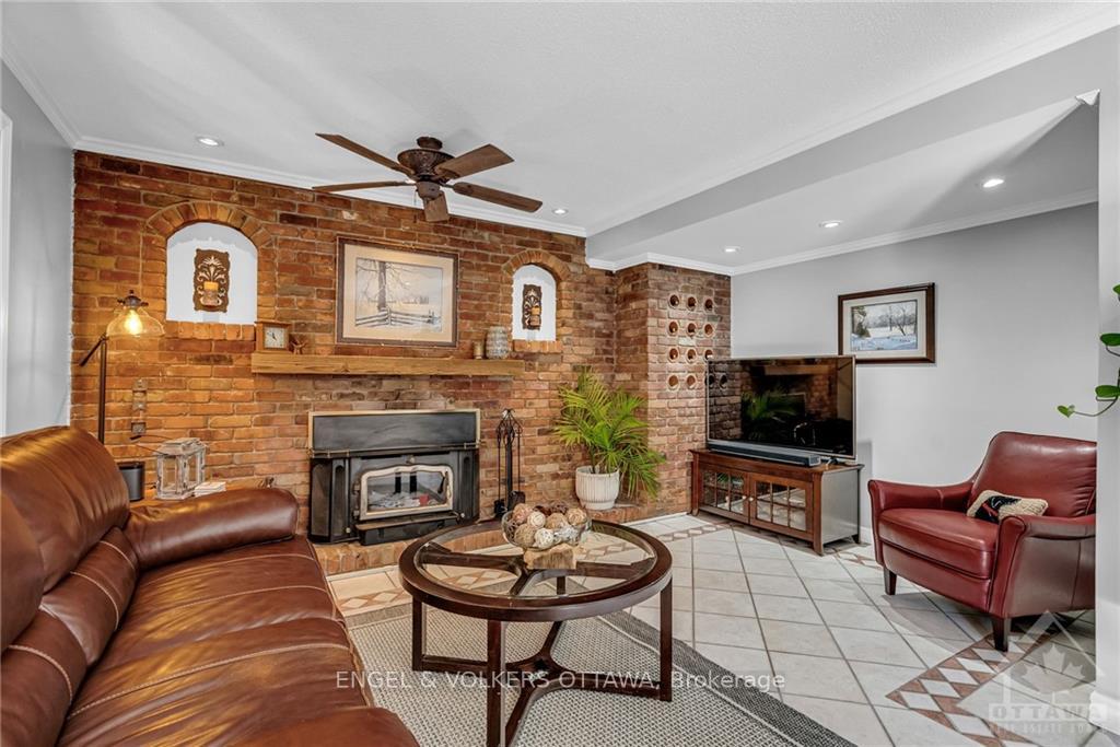 Photo 11 of 22 Stroughton Crescent, Ottawa, Munster — HOMEH