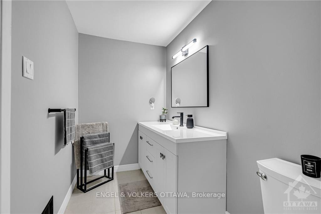 Photo 16 of 22 Stroughton Crescent, Ottawa, Munster — HOMEH