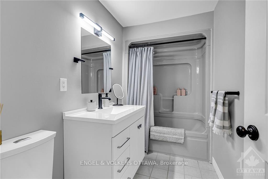 Photo 20 of 22 Stroughton Crescent, Ottawa, Munster — HOMEH