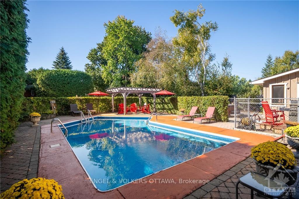 Photo 29 of 22 Stroughton Crescent, Ottawa, Munster — HOMEH