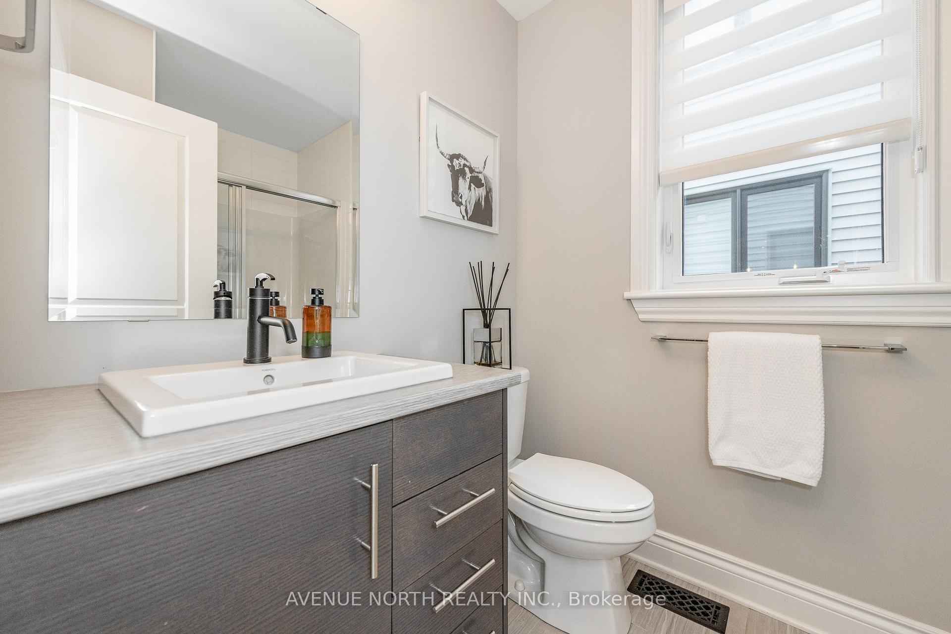 Photo 13 of 713 Carnelian Crescent, Ottawa, Riverside South/Gloucester Glen — HOMEH