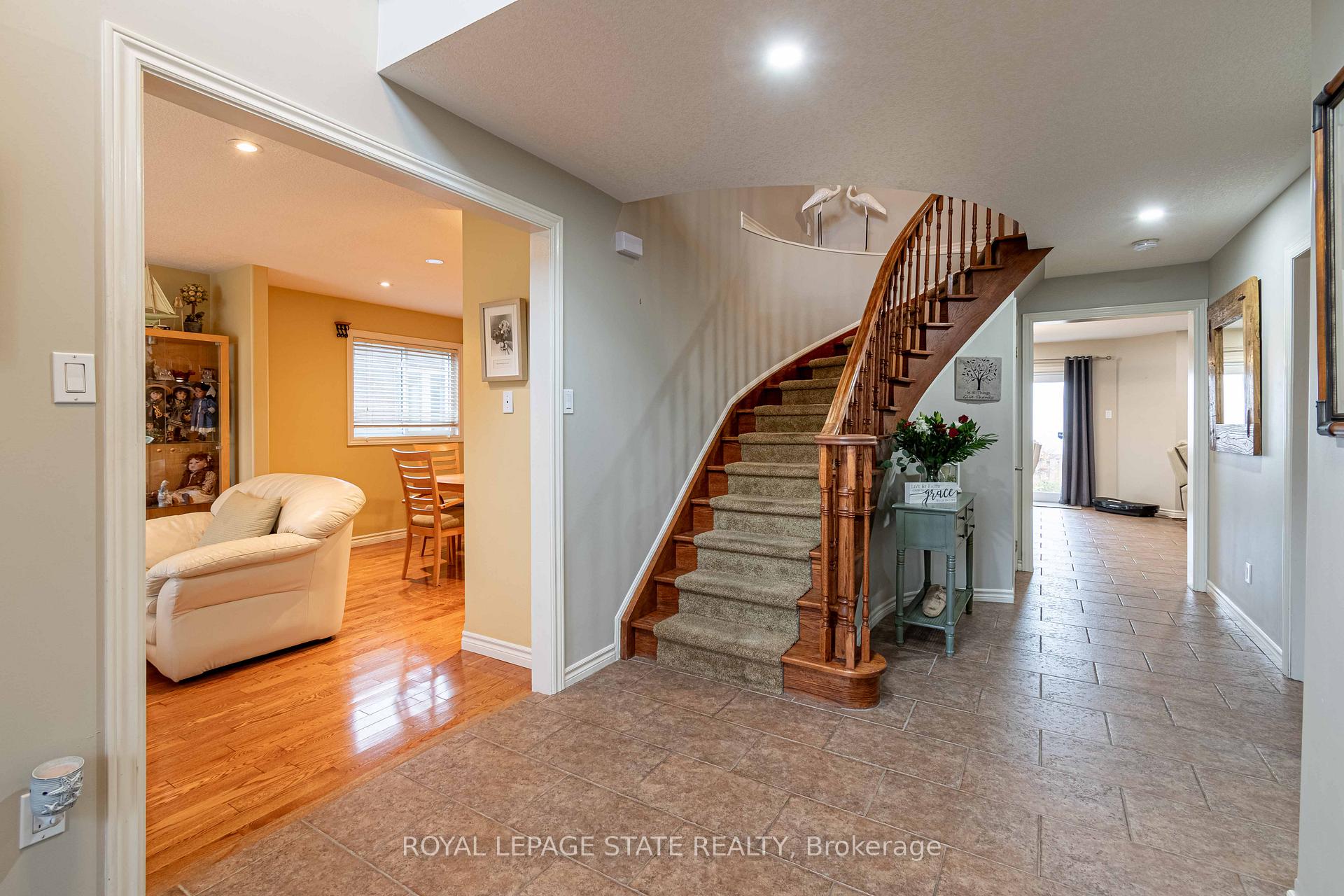Photo 5 of 46 Hawkswood Trail, Hamilton, Carpenter — HOMEH