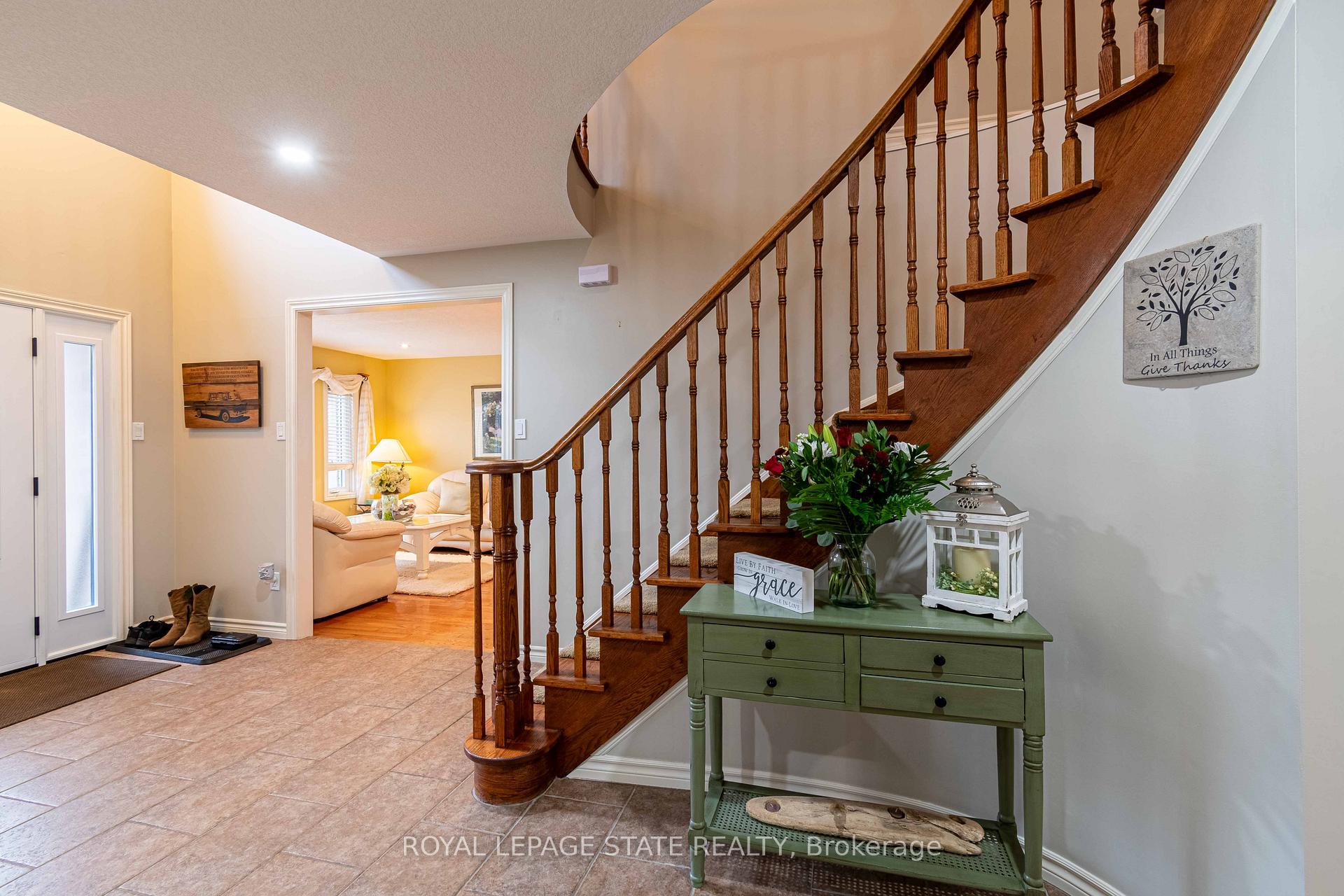 Photo 6 of 46 Hawkswood Trail, Hamilton, Carpenter — HOMEH