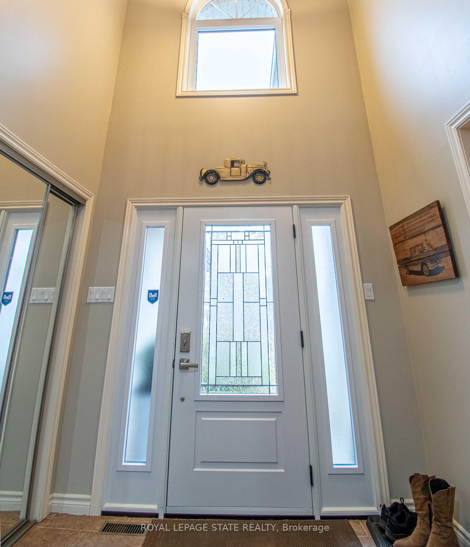 Photo 8 of 46 Hawkswood Trail, Hamilton, Carpenter — HOMEH