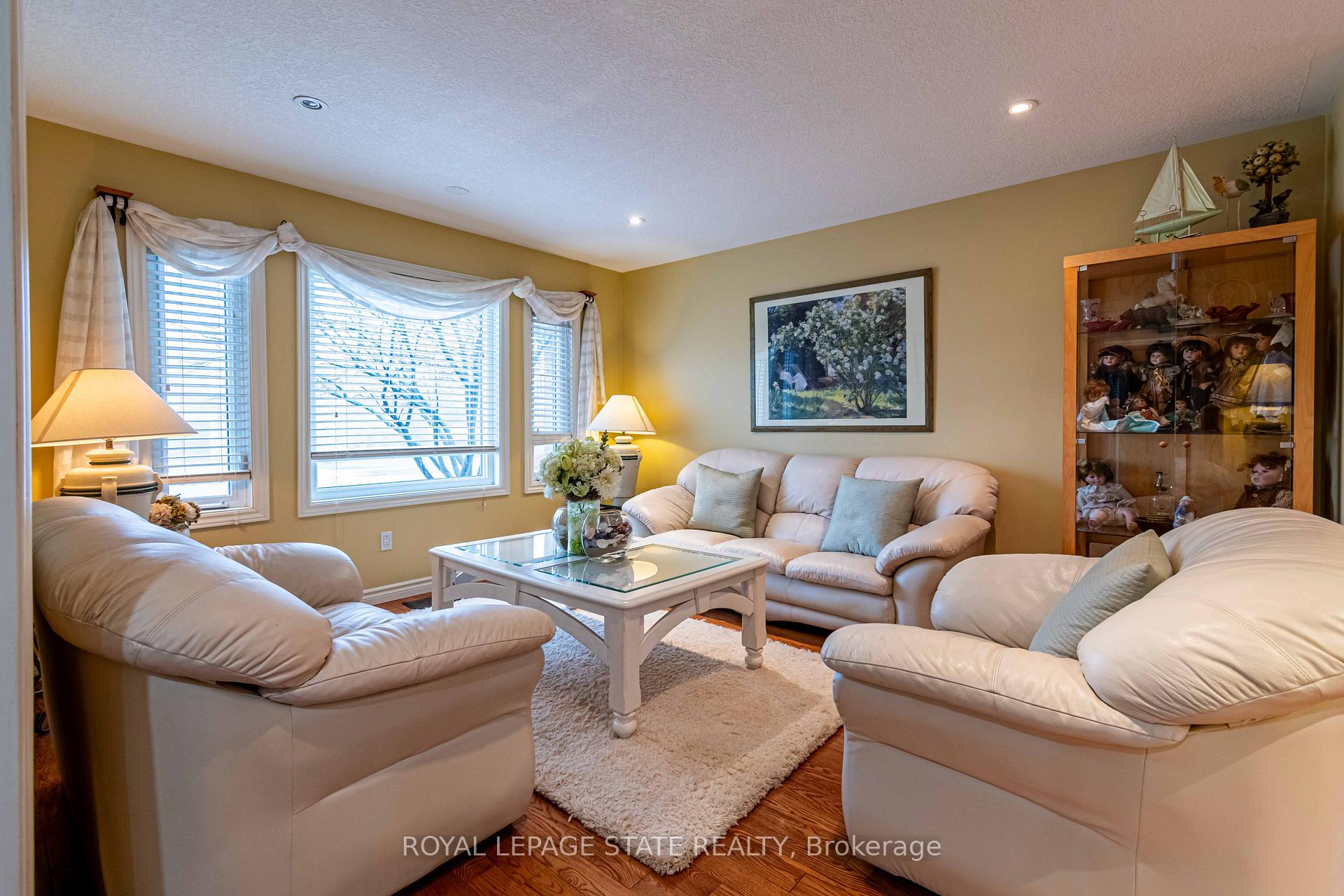 Photo 9 of 46 Hawkswood Trail, Hamilton, Carpenter — HOMEH