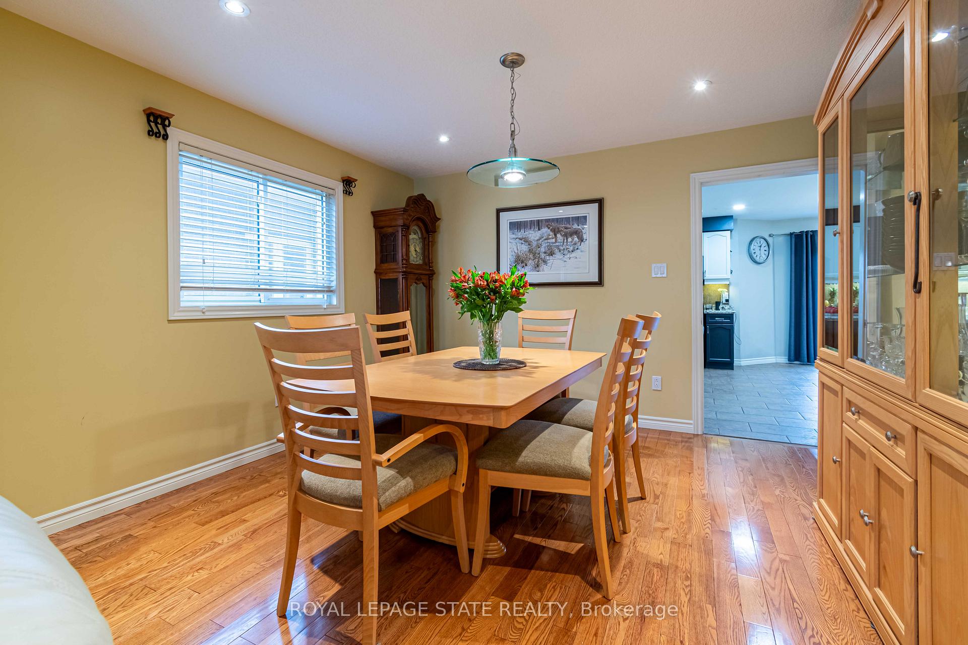 Photo 11 of 46 Hawkswood Trail, Hamilton, Carpenter — HOMEH