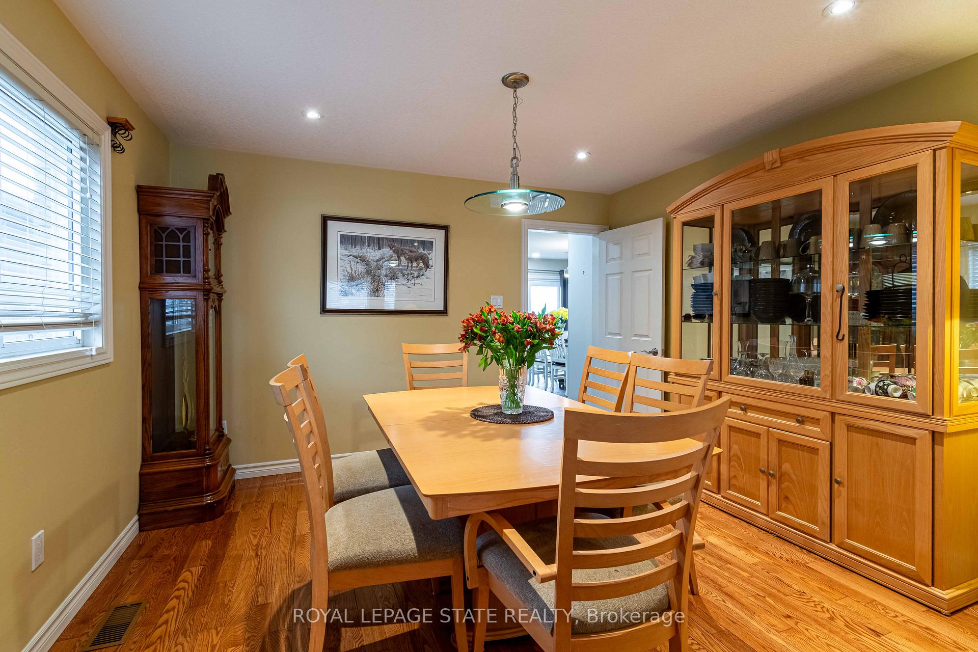 Photo 12 of 46 Hawkswood Trail, Hamilton, Carpenter — HOMEH