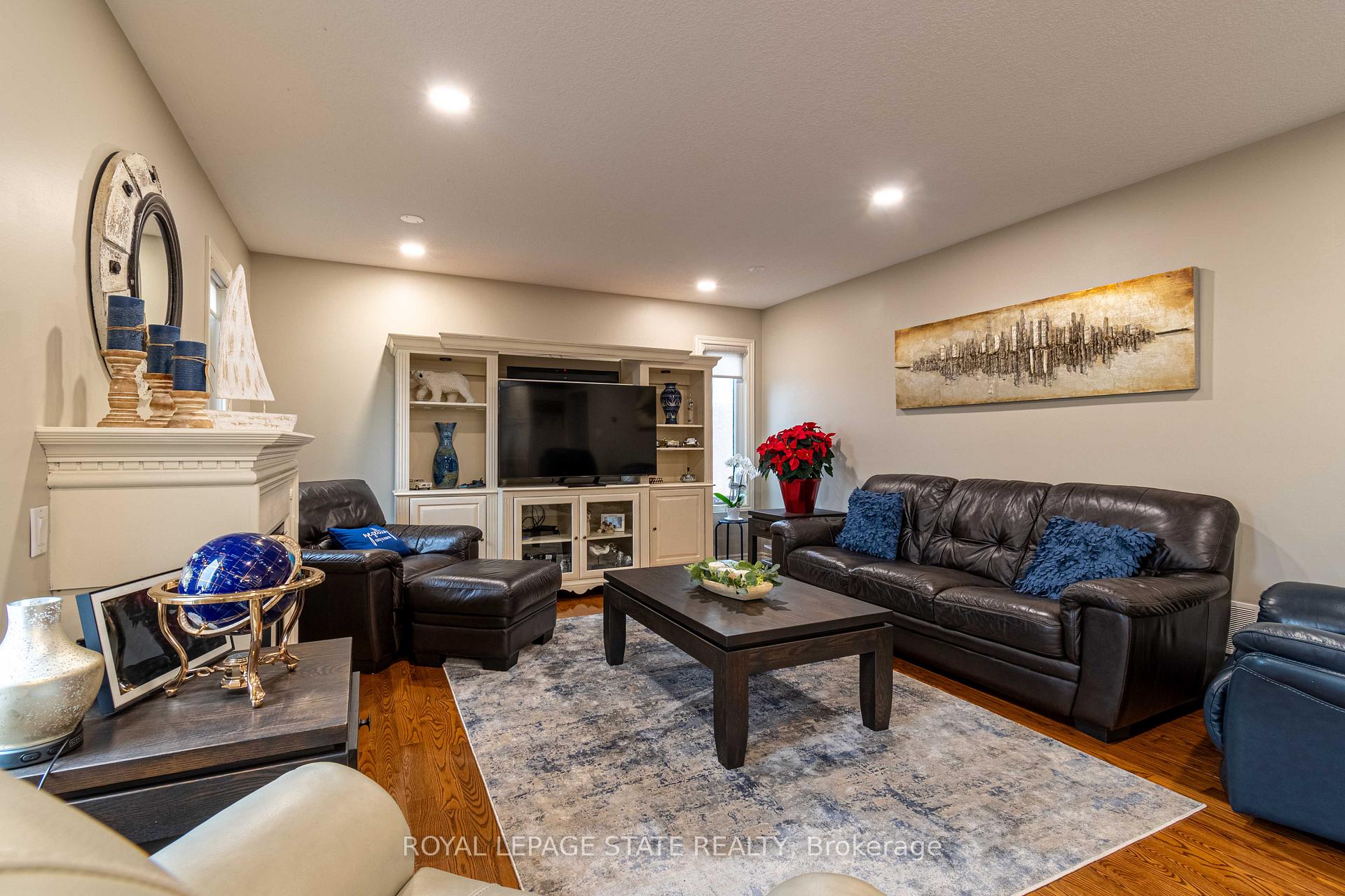 Photo 20 of 46 Hawkswood Trail, Hamilton, Carpenter — HOMEH