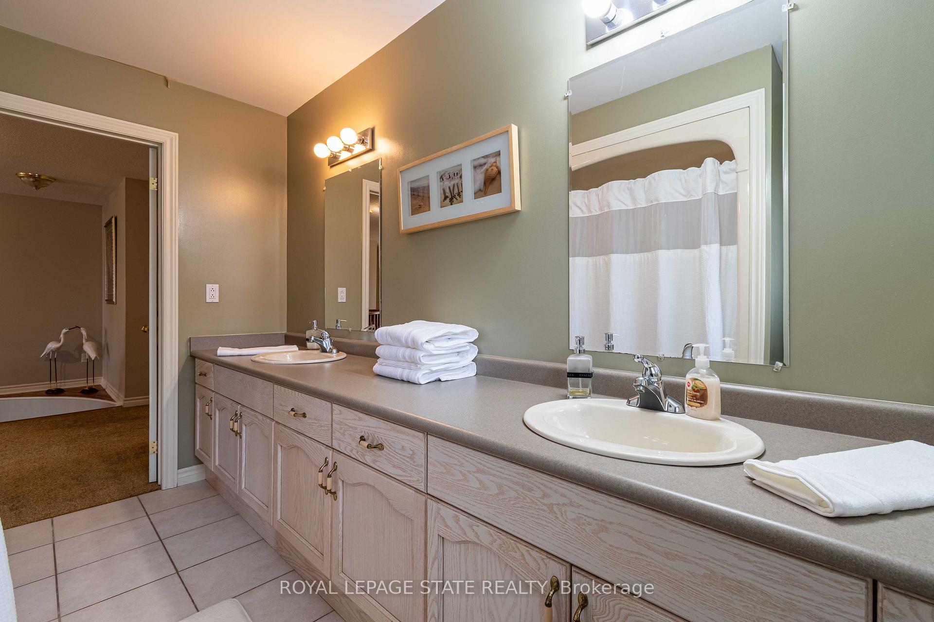 Photo 34 of 46 Hawkswood Trail, Hamilton, Carpenter — HOMEH