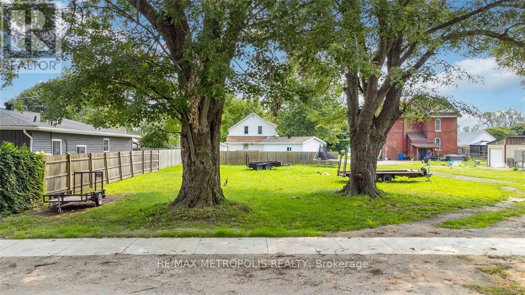 Photo 4 of 75 Dell Street, Chatham-Kent — HOMEH