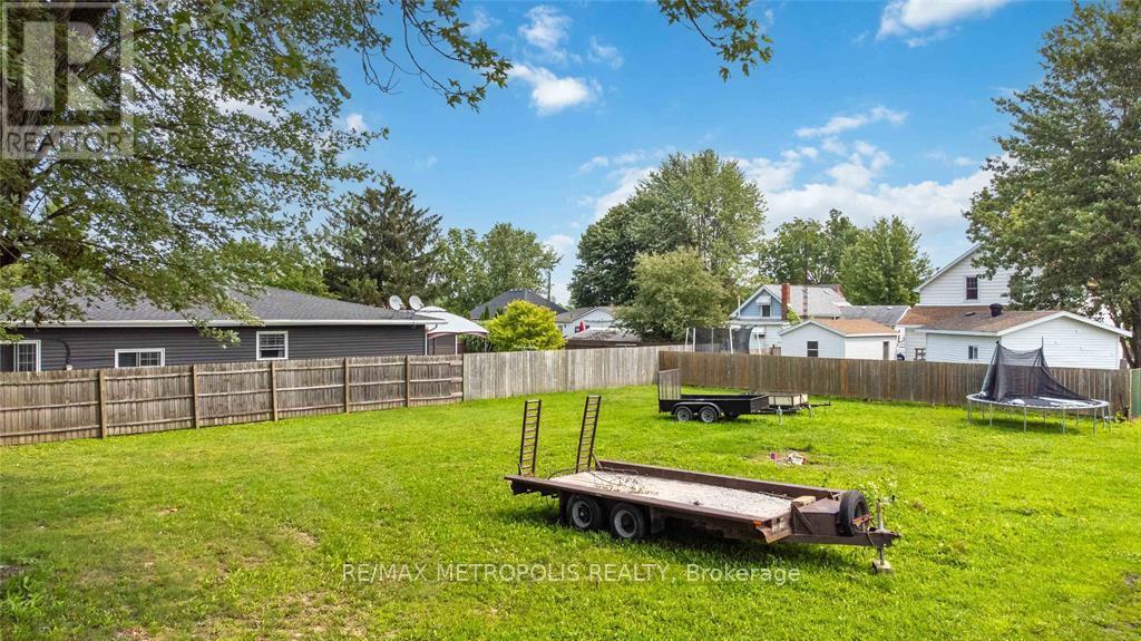 Photo 7 of 75 Dell Street, Chatham-Kent — HOMEH