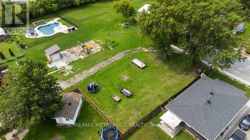 Photo 9 of 75 Dell Street, Chatham-Kent — HOMEH