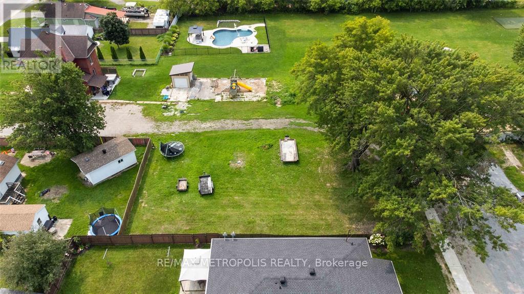 Photo 10 of 75 Dell Street, Chatham-Kent — HOMEH