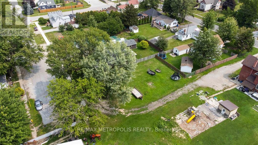 Photo 11 of 75 Dell Street, Chatham-Kent — HOMEH
