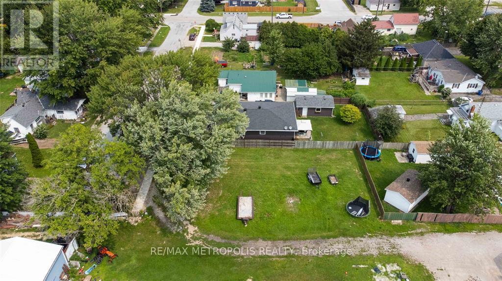 Photo 12 of 75 Dell Street, Chatham-Kent — HOMEH