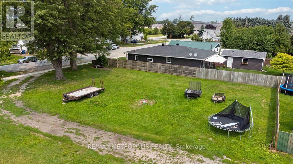 Photo 14 of 75 Dell Street, Chatham-Kent — HOMEH