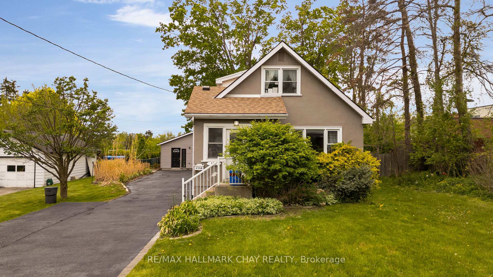 Photo 2 of 168 Toronto Street, Barrie, Queen's Park — HOMEH