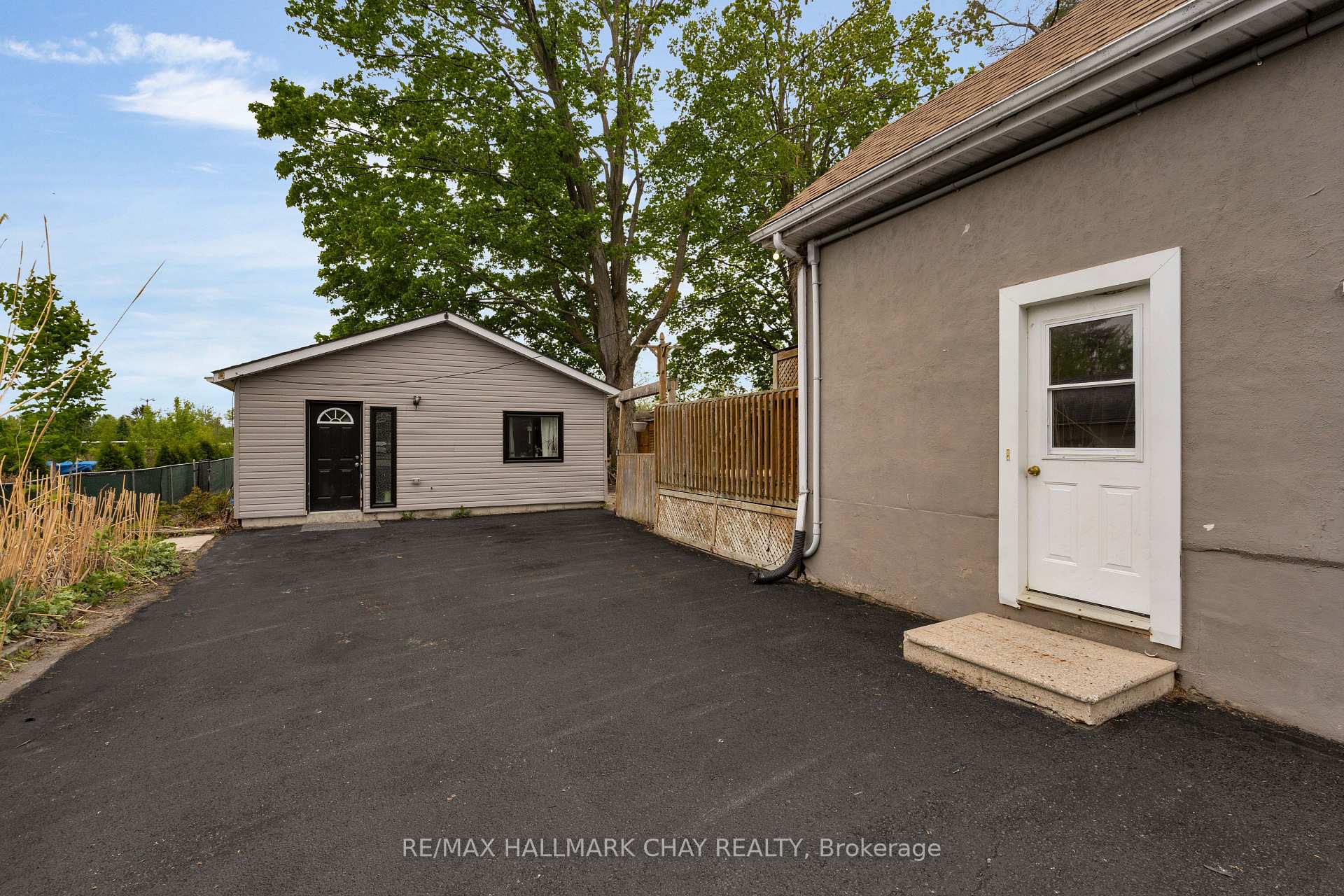 Photo 3 of 168 Toronto Street, Barrie, Queen's Park — HOMEH