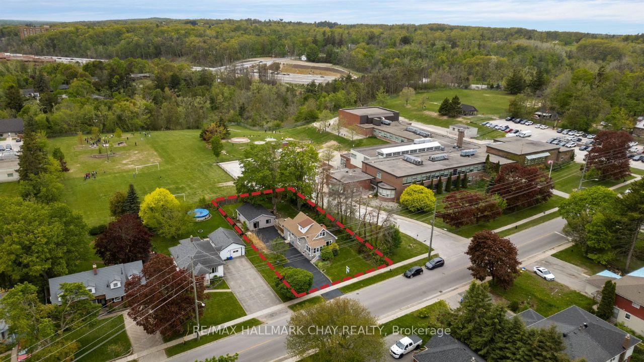 Photo 7 of 168 Toronto Street, Barrie, Queen's Park — HOMEH