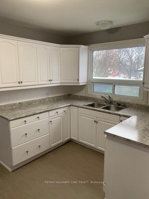 Photo 10 of 168 Toronto Street, Barrie, Queen's Park — HOMEH