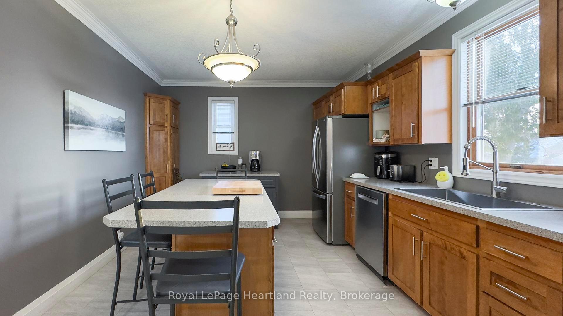 Photo 4 of 150 Palmerston Street, Goderich, Goderich (Town) — HOMEH
