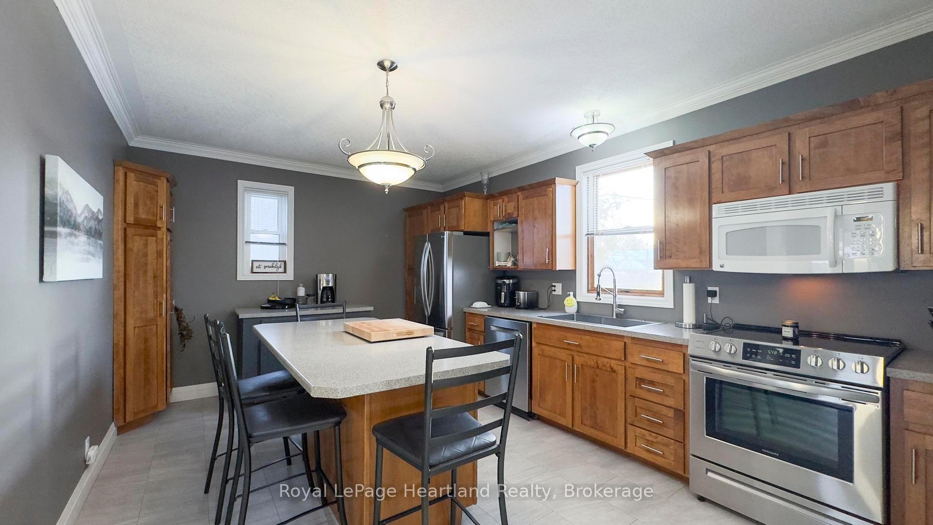 Photo 5 of 150 Palmerston Street, Goderich, Goderich (Town) — HOMEH
