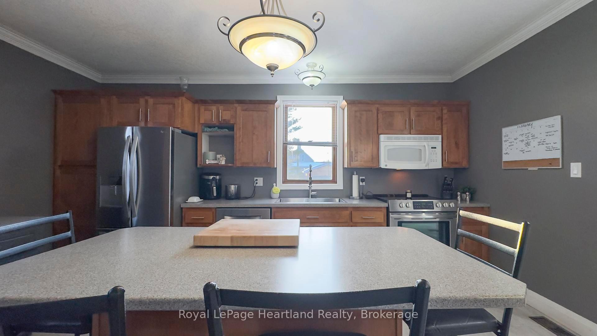 Photo 6 of 150 Palmerston Street, Goderich, Goderich (Town) — HOMEH
