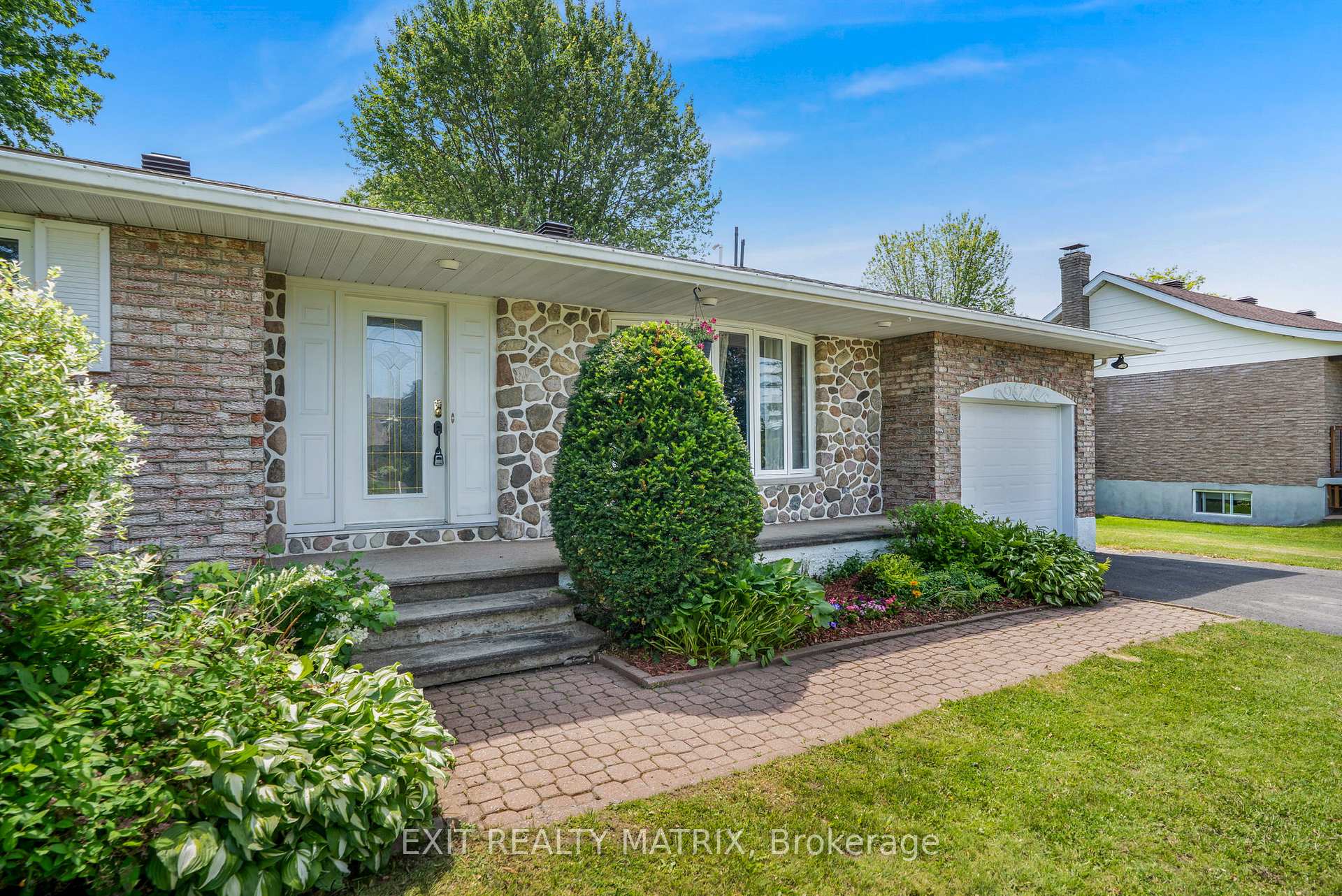 Photo 3 of 31 Front Road, Champlain, L'Orignal — HOMEH