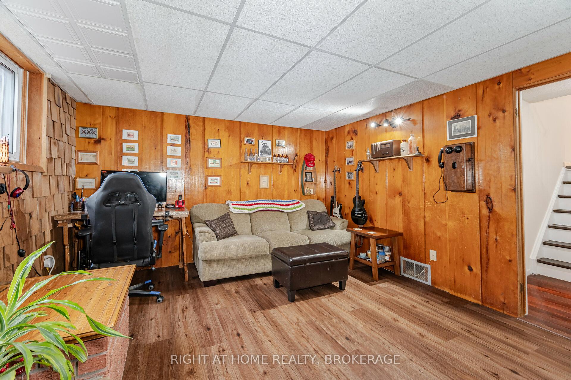 Photo 46 of 51 Monteagle Court, Hamilton, Gurnett — HOMEH