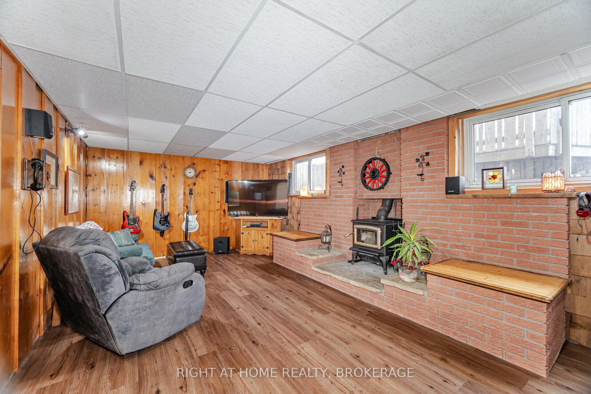Photo 47 of 51 Monteagle Court, Hamilton, Gurnett — HOMEH
