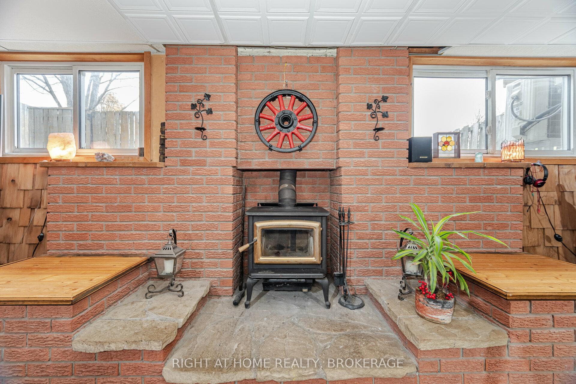 Photo 48 of 51 Monteagle Court, Hamilton, Gurnett — HOMEH